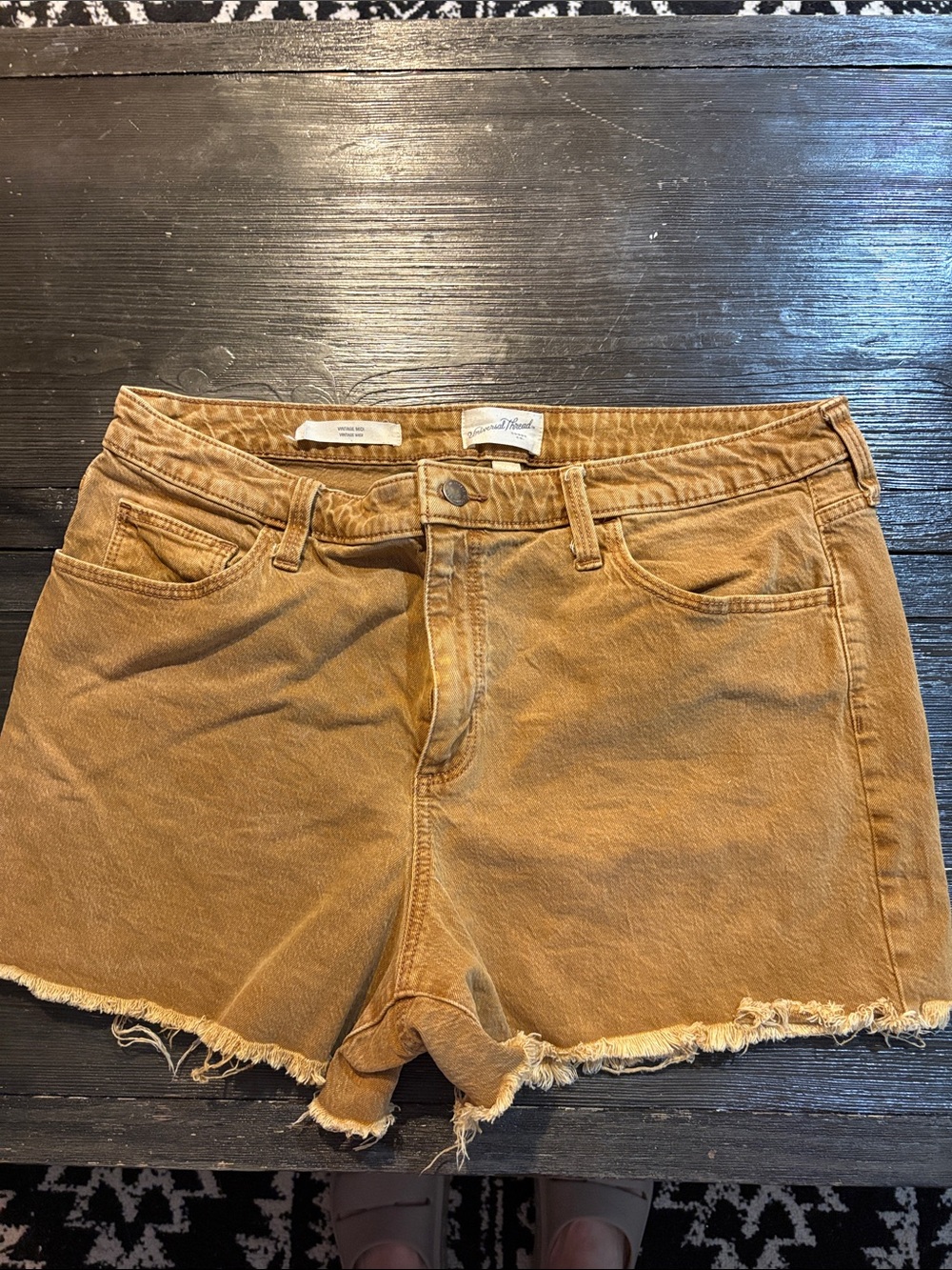 Universal Thread Women's High-Rise Frayed Hem Shorts — Tan